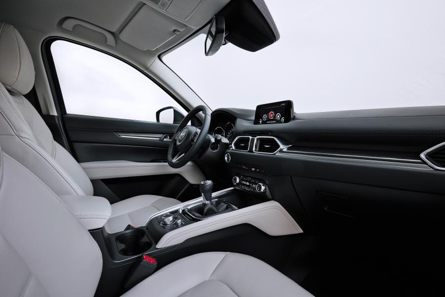 Интерьер Mazda CX-5 2017 года  (WW) (фото 23 из 57)